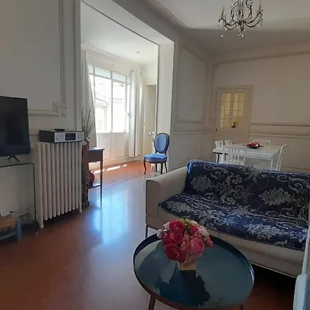 Apartament Charme Arenes Nîmes