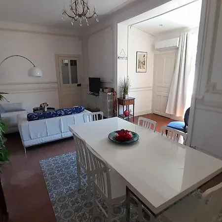 Appartement Charme Arenes *
