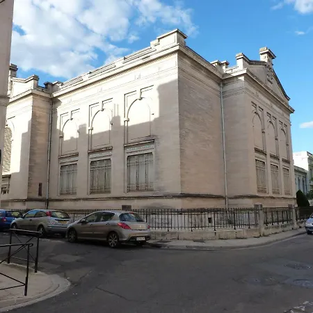 Charme Arenes Appartement *