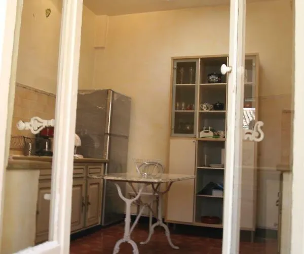 Charme Arenes Апартаменты Ним