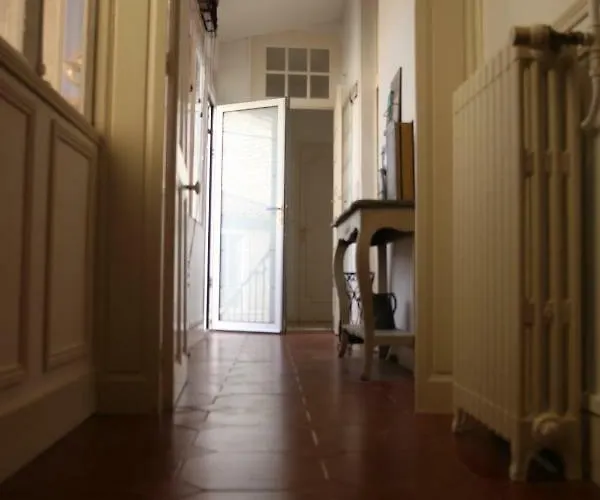 Charme Arenes Lägenhet *